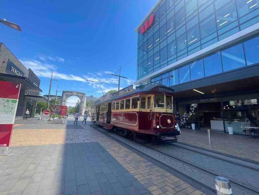Apartment 4 Minutes Walk To Riverside Market!4bed 4 Bath Christchurch