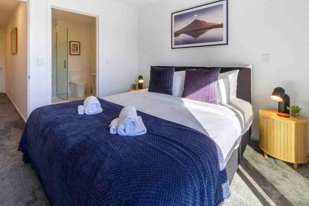 4 Minutes Walk To Riverside Market!4bed 4 Bath Apartment