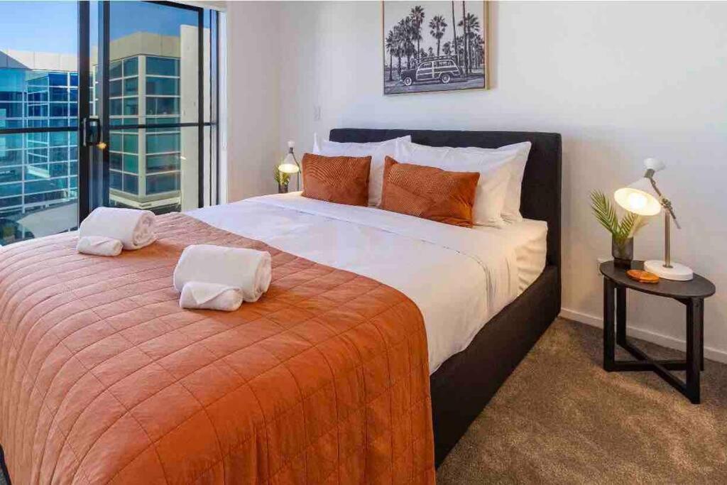 4 Minutes Walk To Riverside Market!4bed 4 Bath Apartment